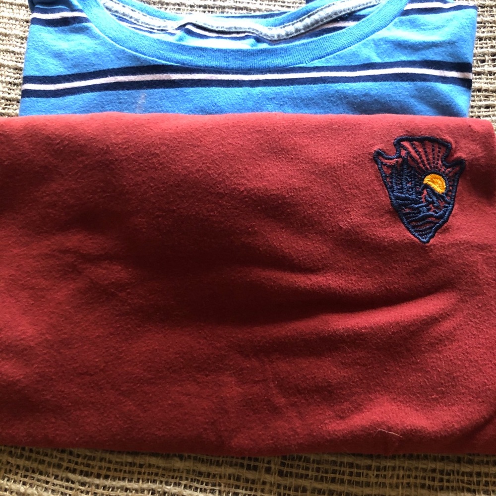 2 men’s T-shirts shirt sleeve , old navy